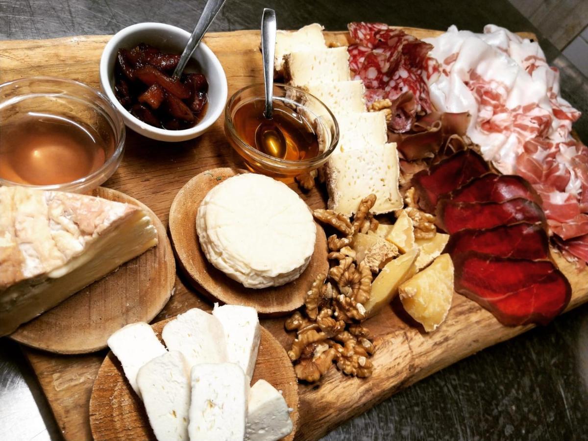 Agriturismo Di Charme E Ristorante Stallato Il Filo Di Paglia Carro Eksteriør bilde