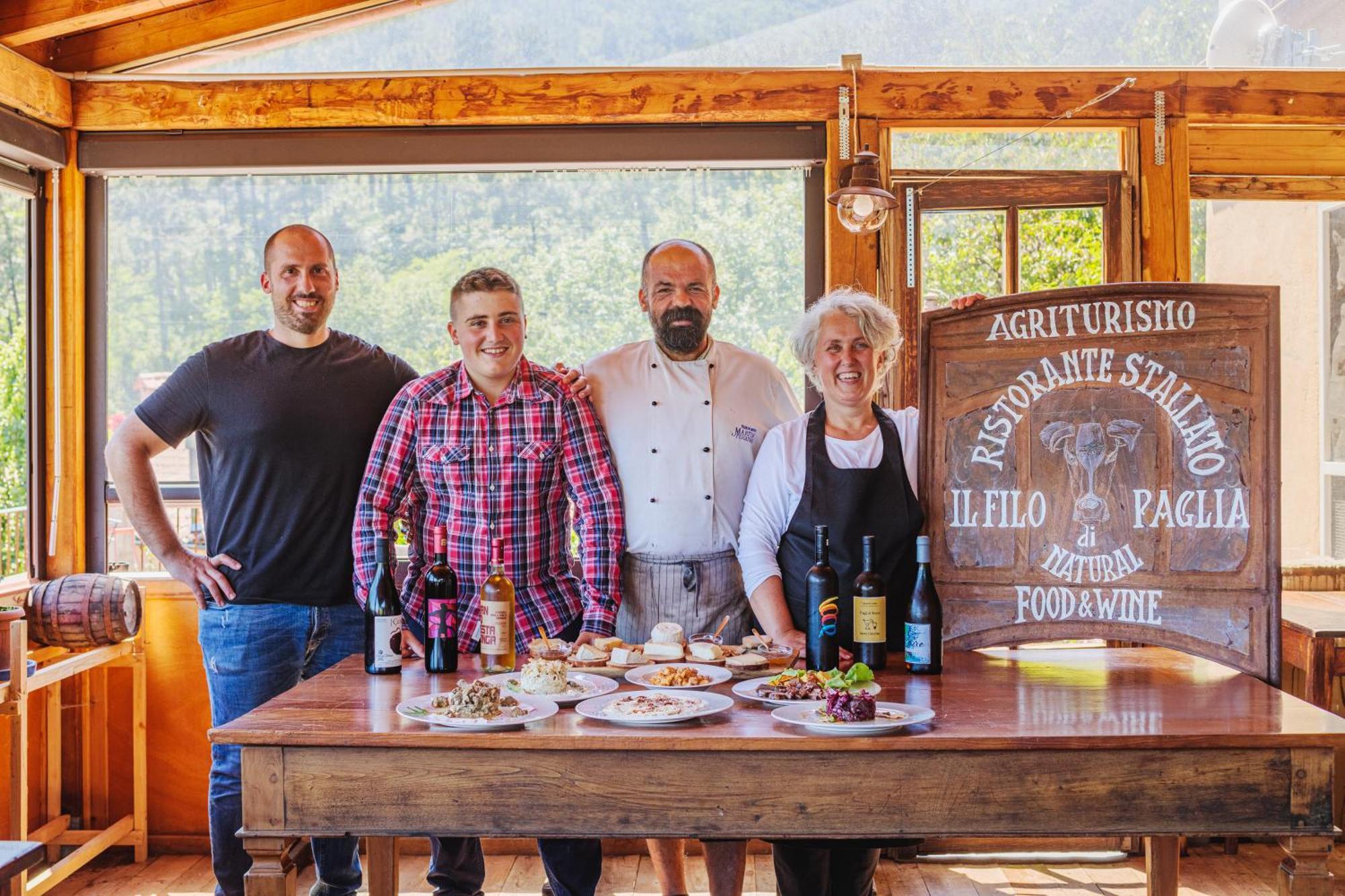 Agriturismo Di Charme E Ristorante Stallato Il Filo Di Paglia Carro Eksteriør bilde